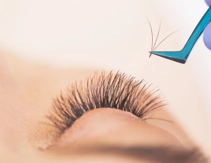 Eyelash Lift and Extensions treatment